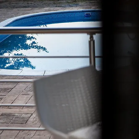 Mila Riverside Bed & Breakfast *